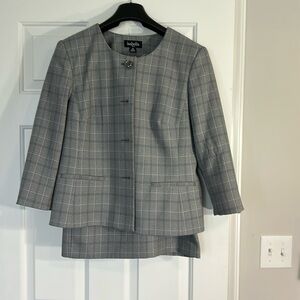 Womens gray plaid skirt suit size 12